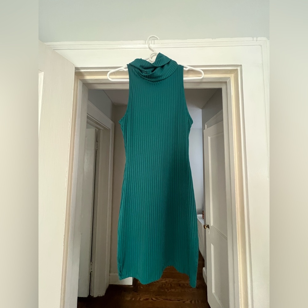 Bodycon green high neck dress